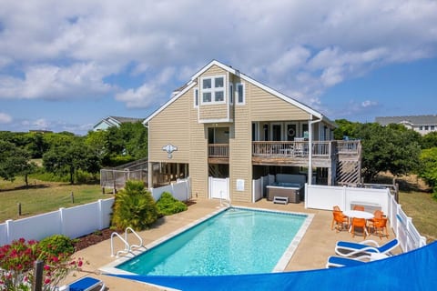 Sea Rest: Large Pool, Hot Tub, 3rd house to Beach! image 3