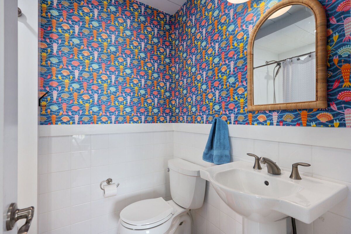 Sea Rest: Large Pool, Hot Tub, 3rd house to Beach!