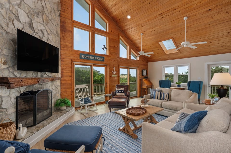 Sea Rest: Large Pool, Hot Tub, 3rd house to Beach! - Kitty Hawk