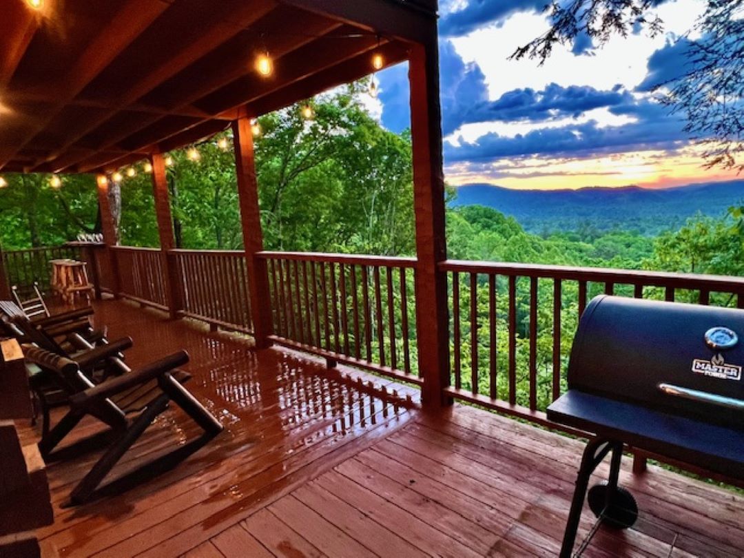 Expansive Views as soon as you walk onto the property. Expansive Views as soon as you walk onto the property. - Tranquil Treehouse - Townsend