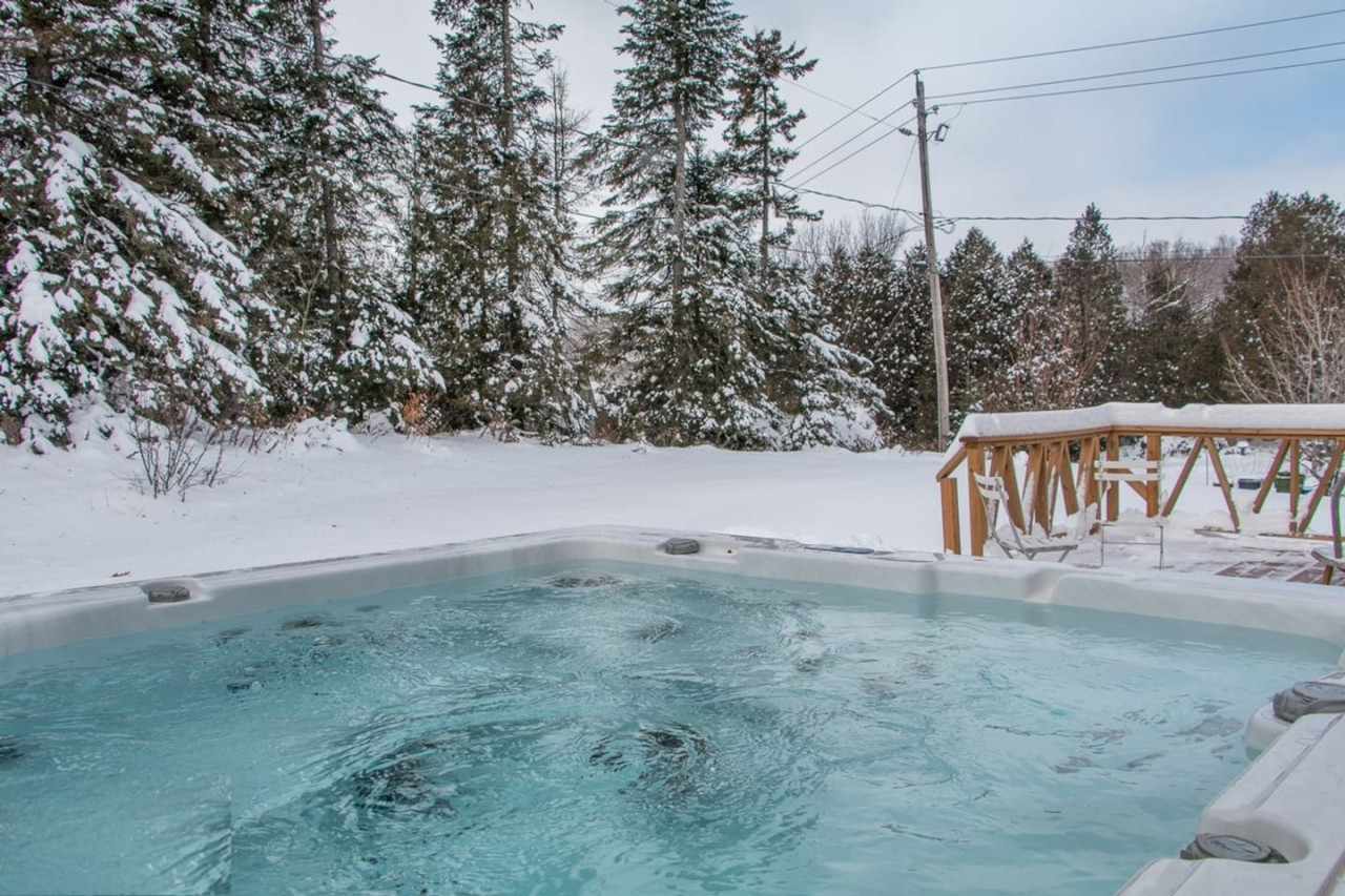 lake-retreat-private-spa-with-kayaks-and-sup/