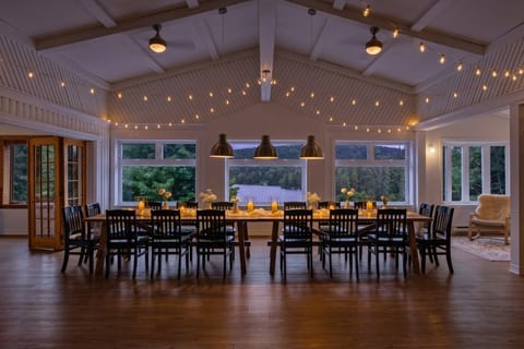 Inn Chalet: Lake with Beach, SPA & Pool table