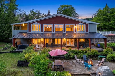 Inn Chalet: Lake with Beach, SPA & Pool table