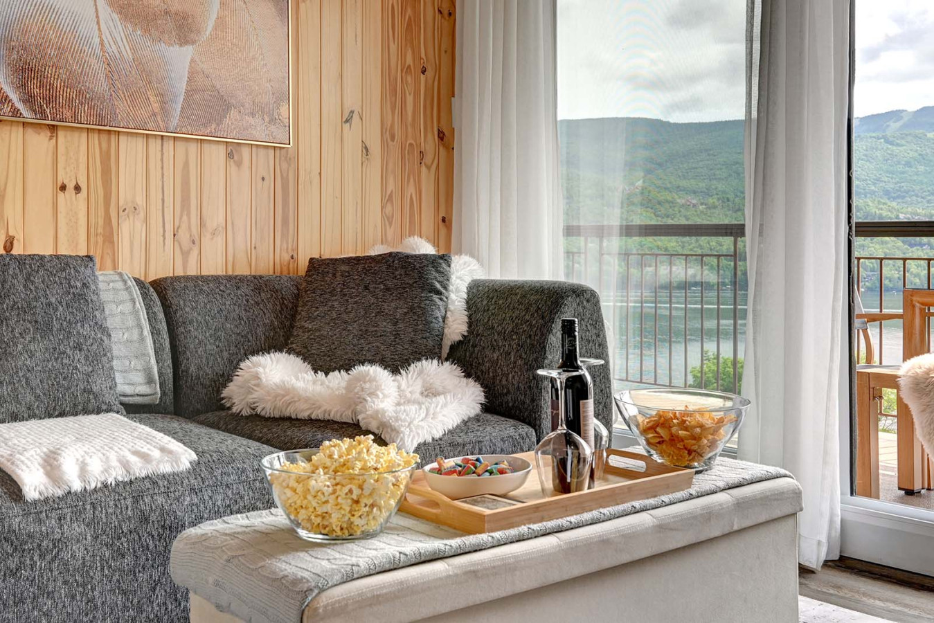 beautiful-lake-vue-and-ski-5-min-of-mont-tremblant/