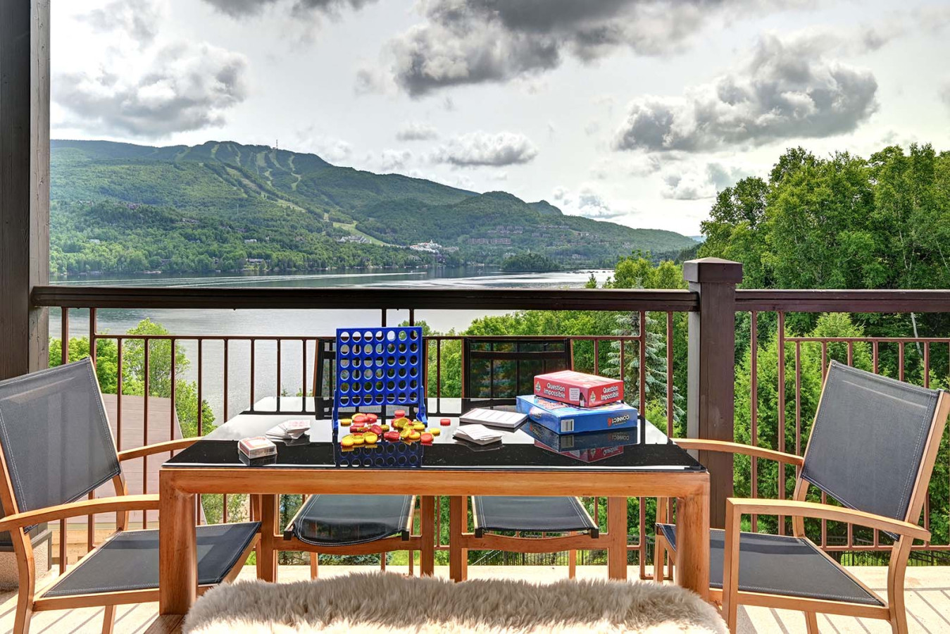 beautiful-lake-vue-and-ski-5-min-of-mont-tremblant/