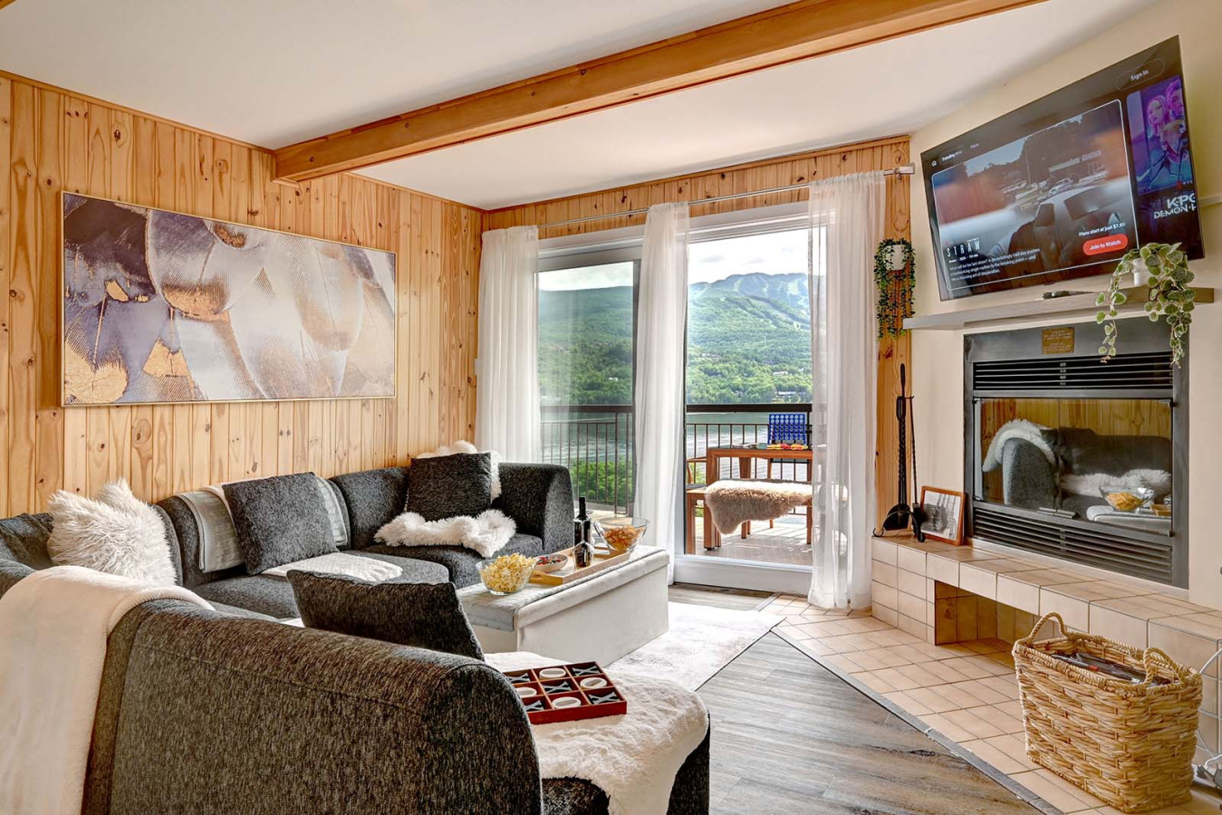 beautiful-lake-vue-and-ski-5-min-of-mont-tremblant/