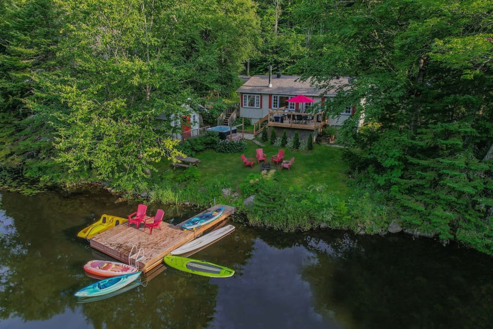 Quai et embarcations: pédalo, paddle board, kayaks et planche