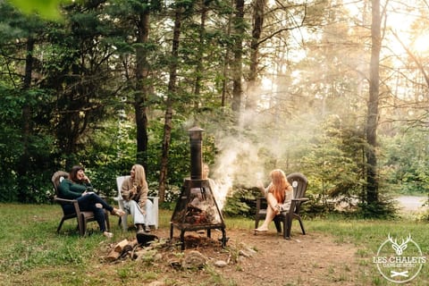 Chalet with Private Hot Tub in the Laurentians — Lac Sarrazin, Sainte-Lucie-des-Laurentides