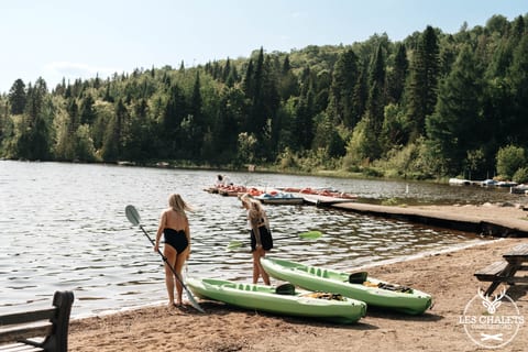 Chalet with Private Hot Tub in the Laurentians — Lac Sarrazin, Sainte-Lucie-des-Laurentides