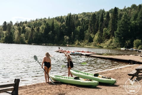 Chalet with Private Hot Tub in the Laurentians — Lac Sarrazin, Sainte-Lucie-des-Laurentides
