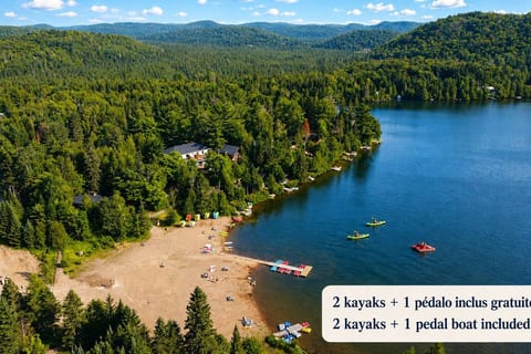 Lakefront Chalet in the Laurentians — Lac Sarrazin, Sainte-Lucie-des-Laurentides