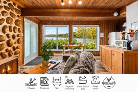 Lakefront Chalet in the Laurentians — Lac Sarrazin, Sainte-Lucie-des-Laurentides