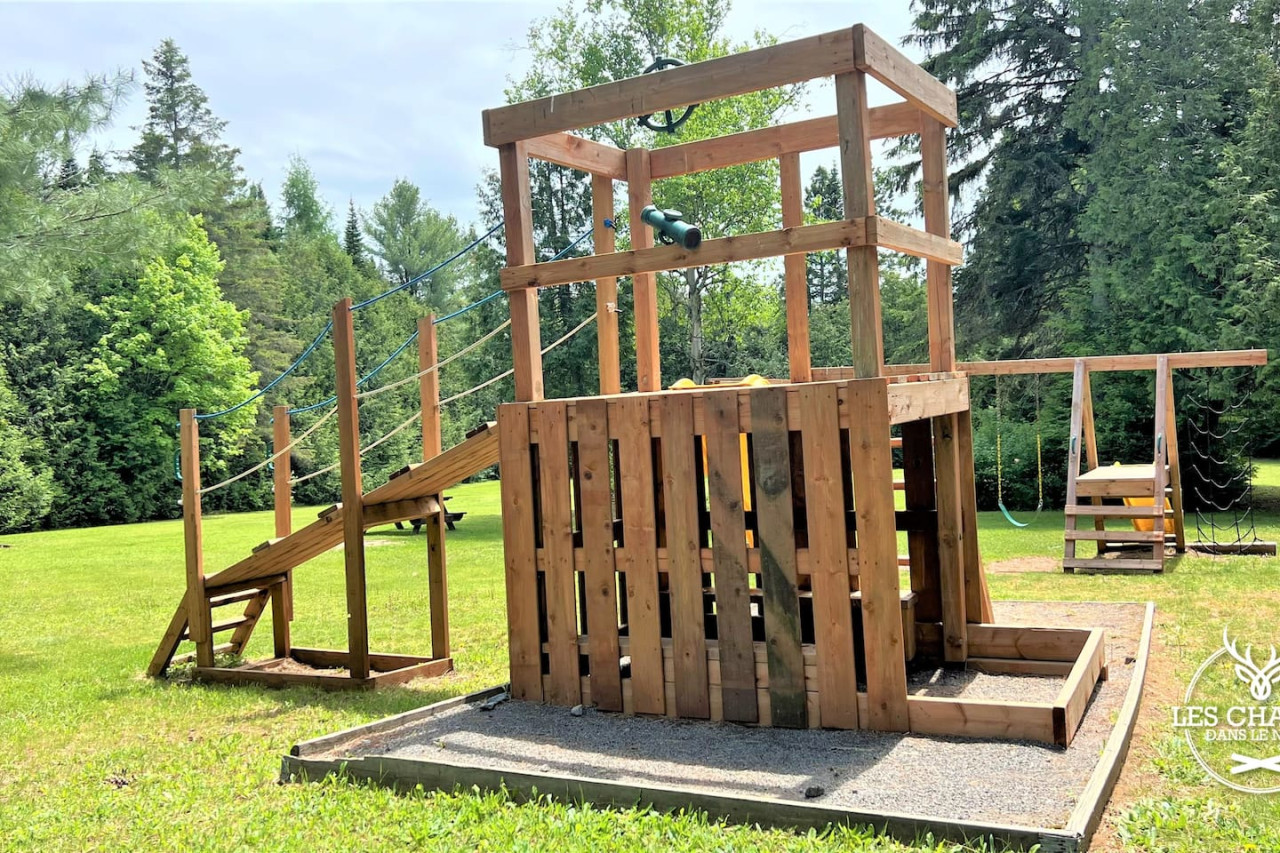 le1617-private-dock-and-lake-les-chalets-dans-le-nord/