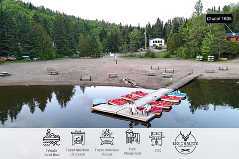 Lakefront Chalet with Private Hot Tub in the Laurentians — Lac Sarrazin, Sainte-Lucie-des-Laurentides