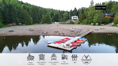 Lakefront Chalet with Private Hot Tub in the Laurentians — Lac Sarrazin, Sainte-Lucie-des-Laurentides