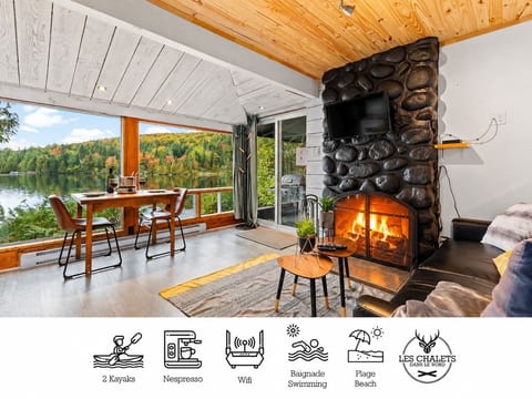 Intimate Lakefront Chalet in the Laurentians — Lac Sarrazin, Sainte-Lucie-des-Laurentides