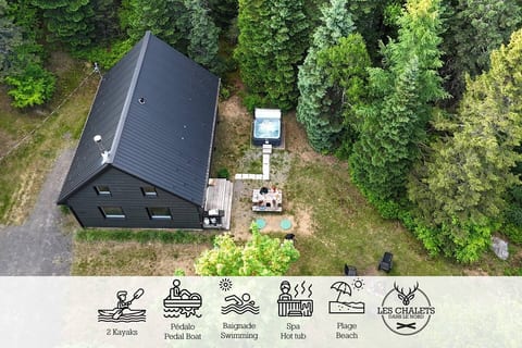 Chalet with Private Hot Tub and Wood Fireplace in the Laurentians — Lac Sarrazin, Sainte-Lucie-des-Laurentides