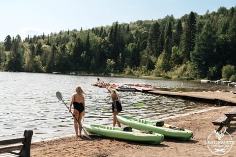 Chalet with Private Hot Tub and Wood Fireplace in the Laurentians — Lac Sarrazin, Sainte-Lucie-des-Laurentides