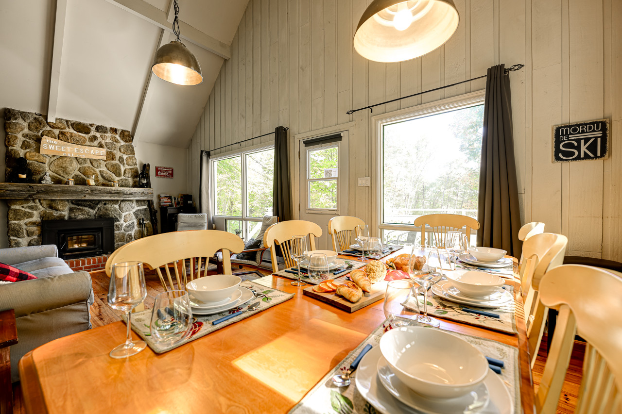 "the-sweet-escape"-chalet-douce-evasion-st-adolphe/