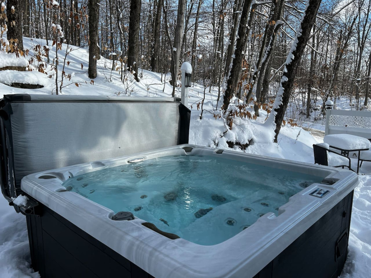 "the-sweet-escape"-chalet-douce-evasion-st-adolphe/