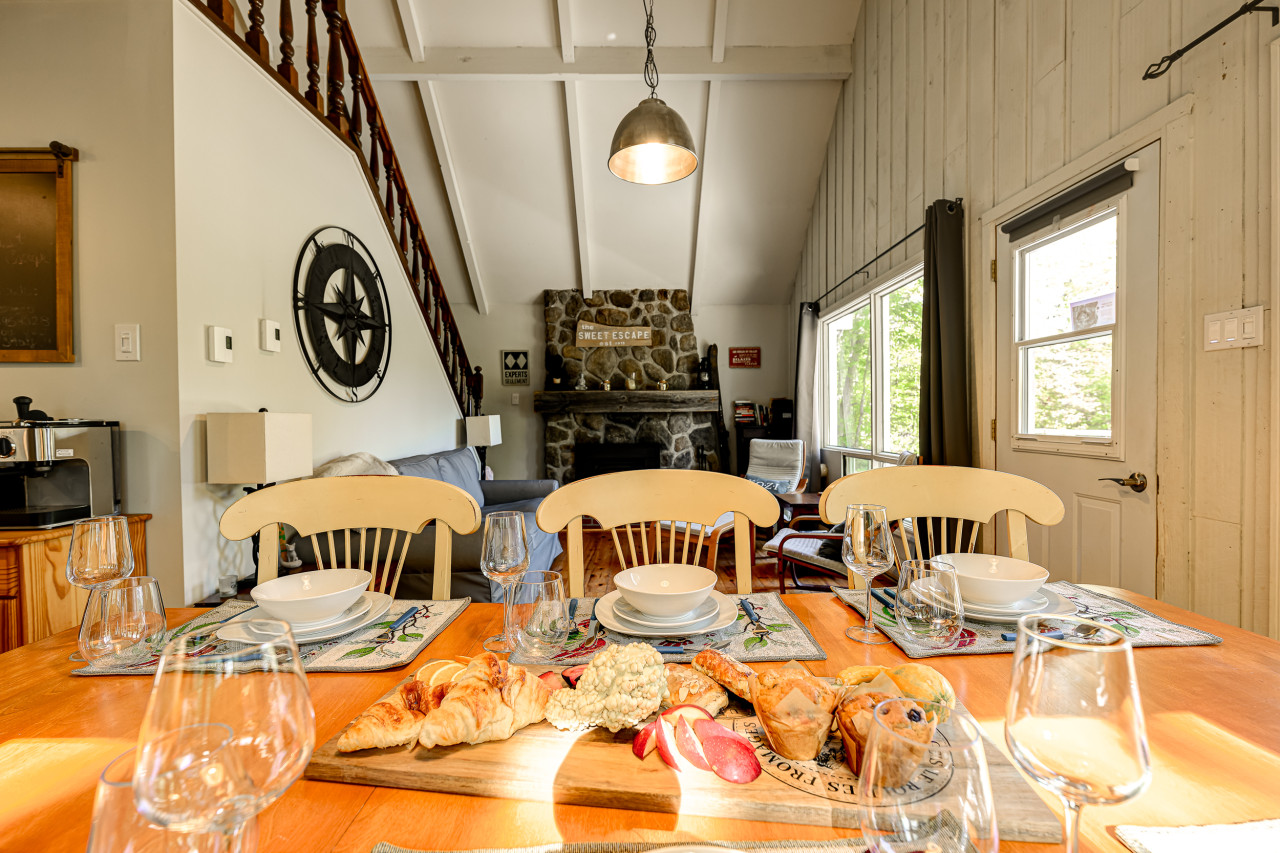 "the-sweet-escape"-chalet-douce-evasion-st-adolphe/