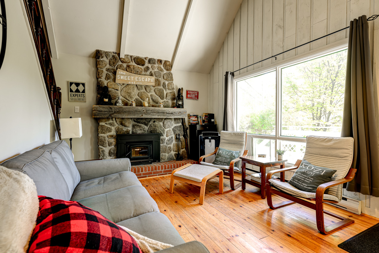 "the-sweet-escape"-chalet-douce-evasion-st-adolphe/