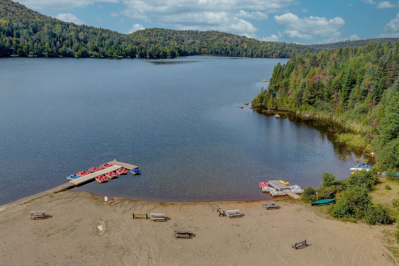 lake-house-5br-with-sandy-beach-spa-and-fire-pit/
