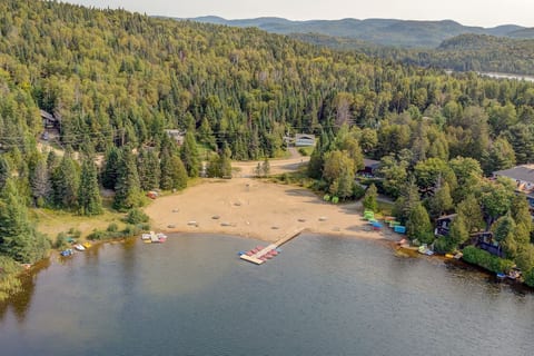 Lake House, 5BR with Sandy Beach, Spa, and Fire Pit