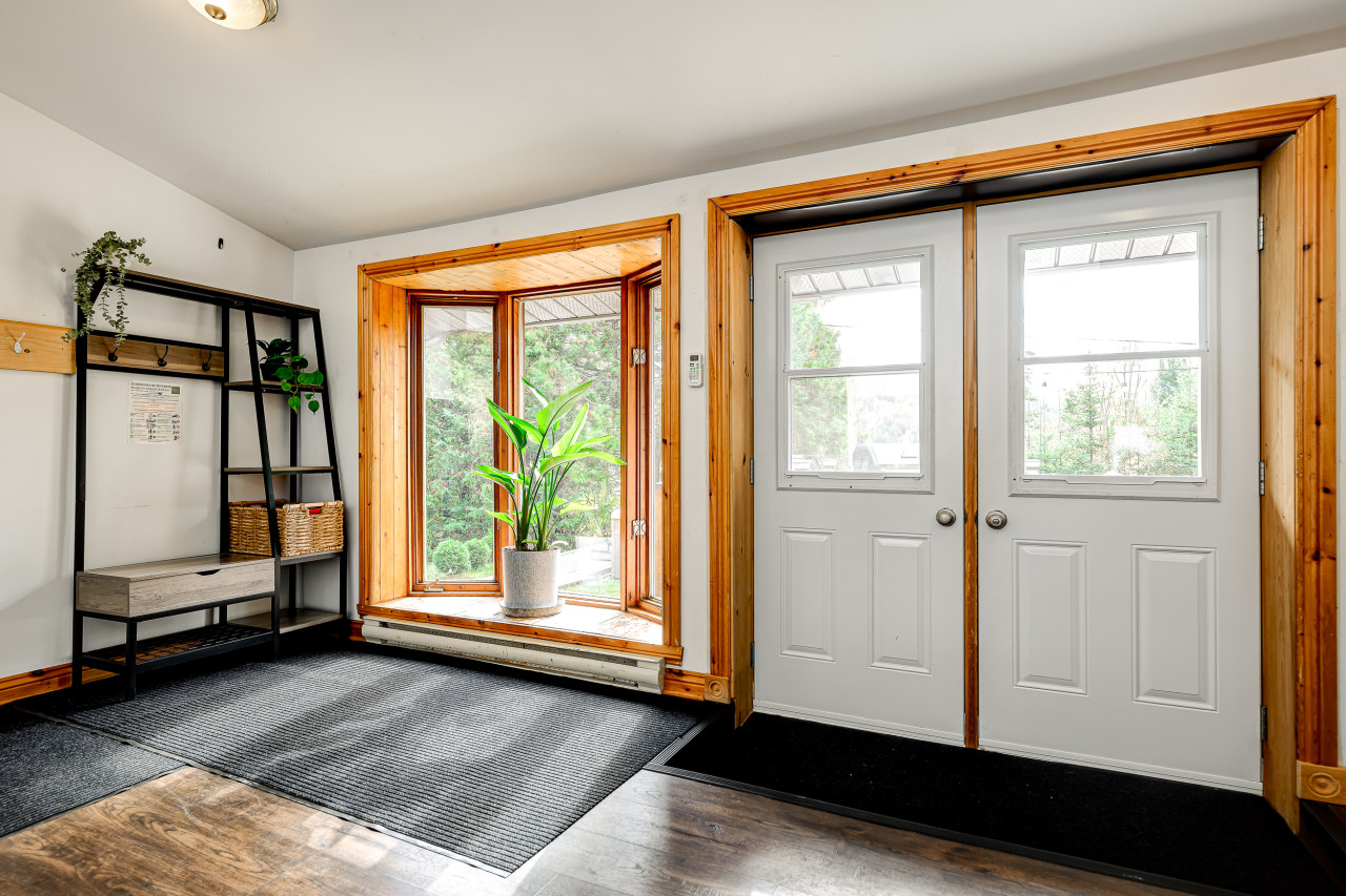 lake-house-5br-with-sandy-beach-spa-and-fire-pit/