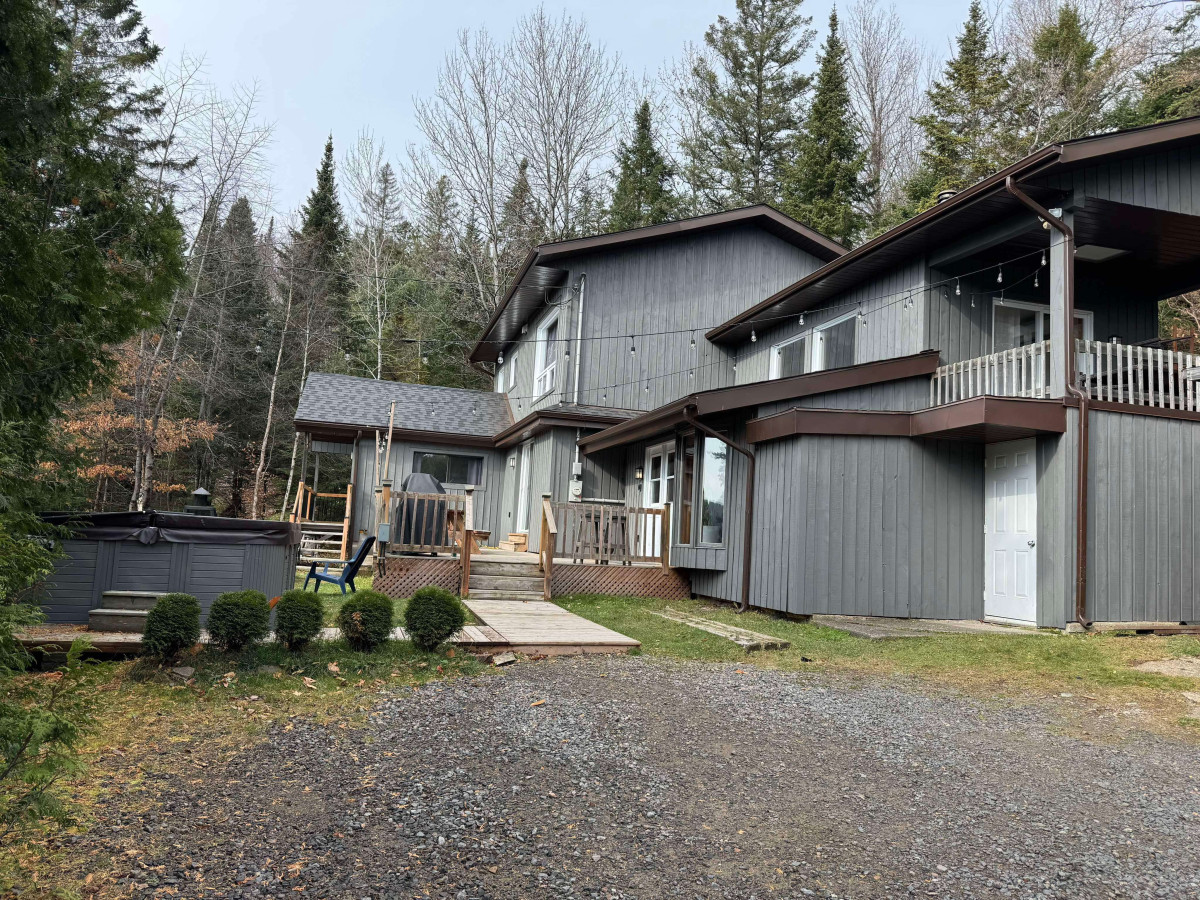 lake-house-5br-with-sandy-beach-spa-and-fire-pit/