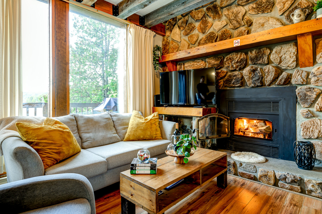 the-castle-:-lake-front-beach-and-bbq/