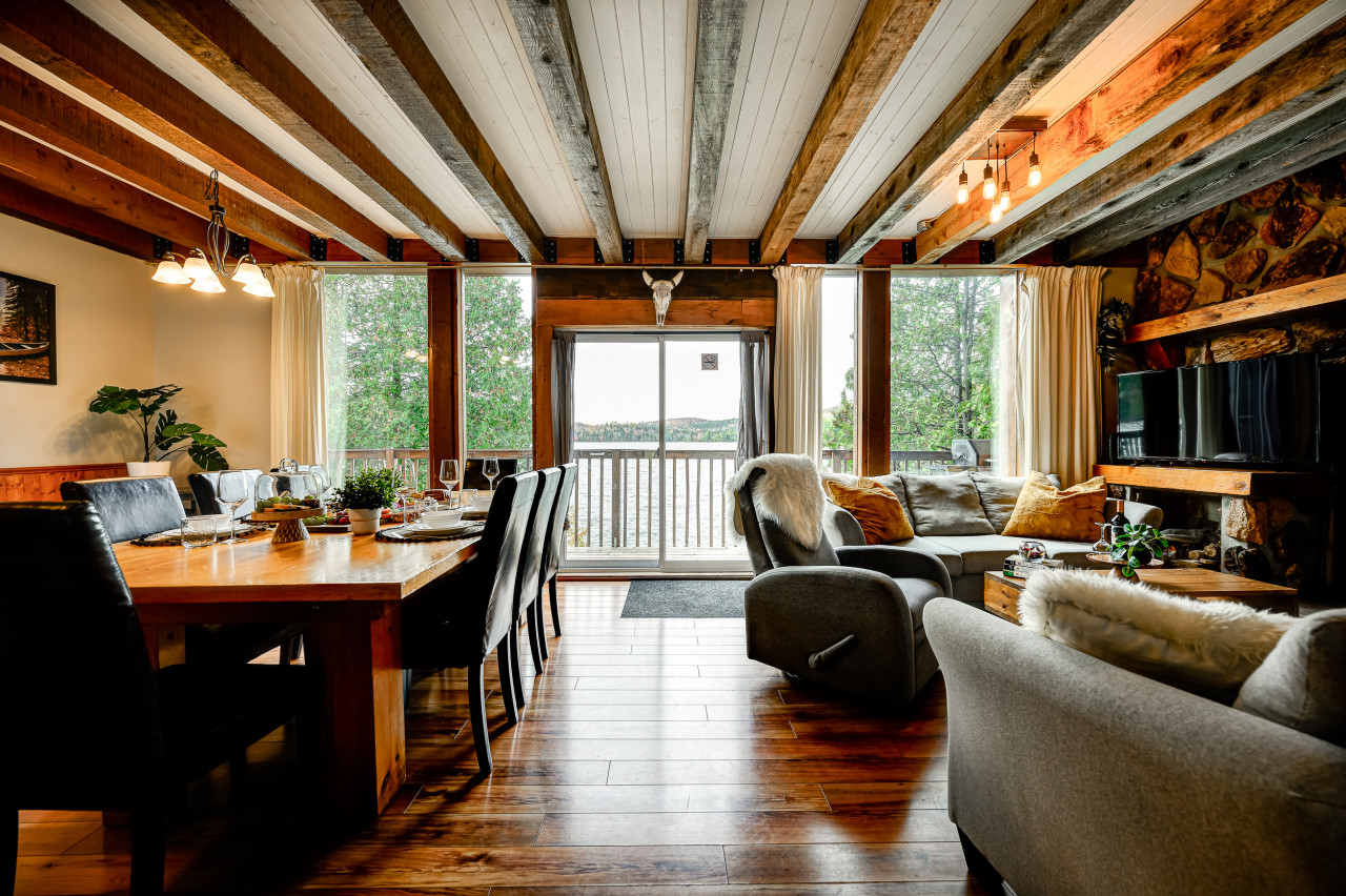 the-castle-:-lake-front-beach-and-bbq/