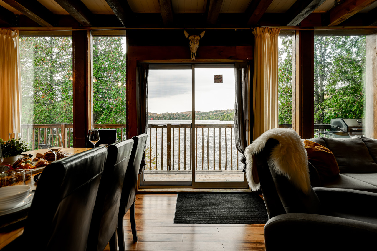 the-castle-:-lake-front-beach-and-bbq/