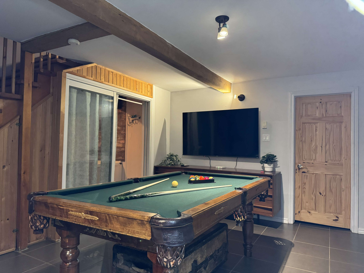 the-castle-:-lake-front-beach-and-bbq/