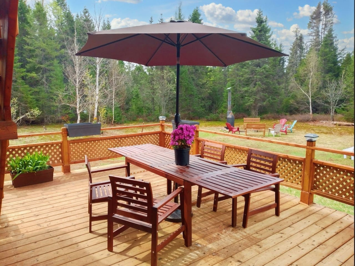 The Escapade - Private hot tub with pool table