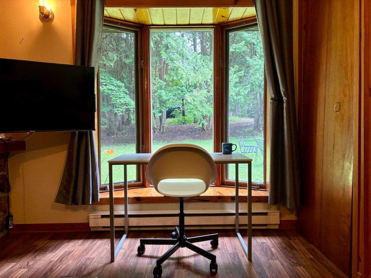 chalet-mon-repos-lac-sarrazin-with-watercrafts/