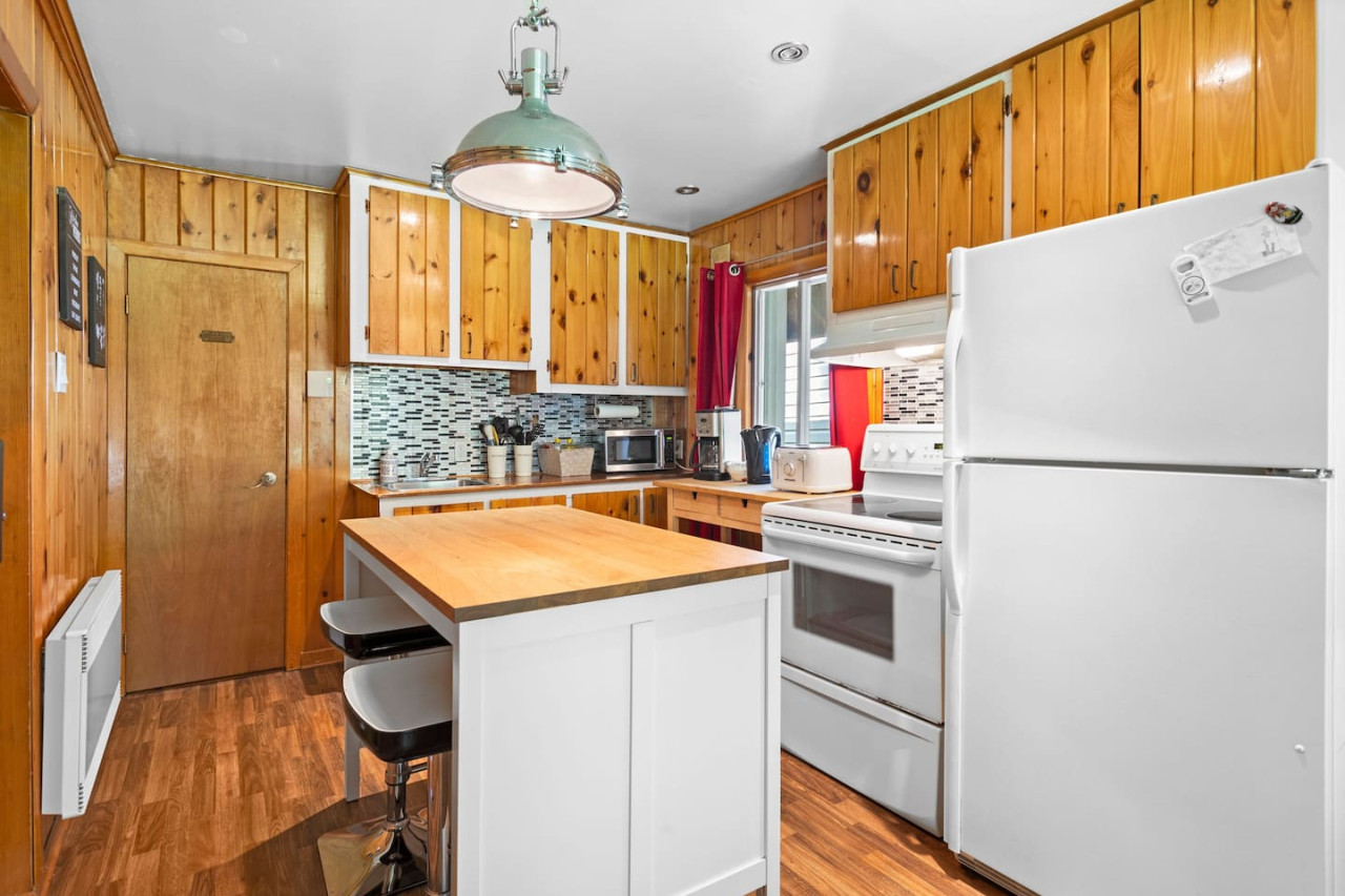 chalet-mon-repos-lac-sarrazin-with-watercrafts/