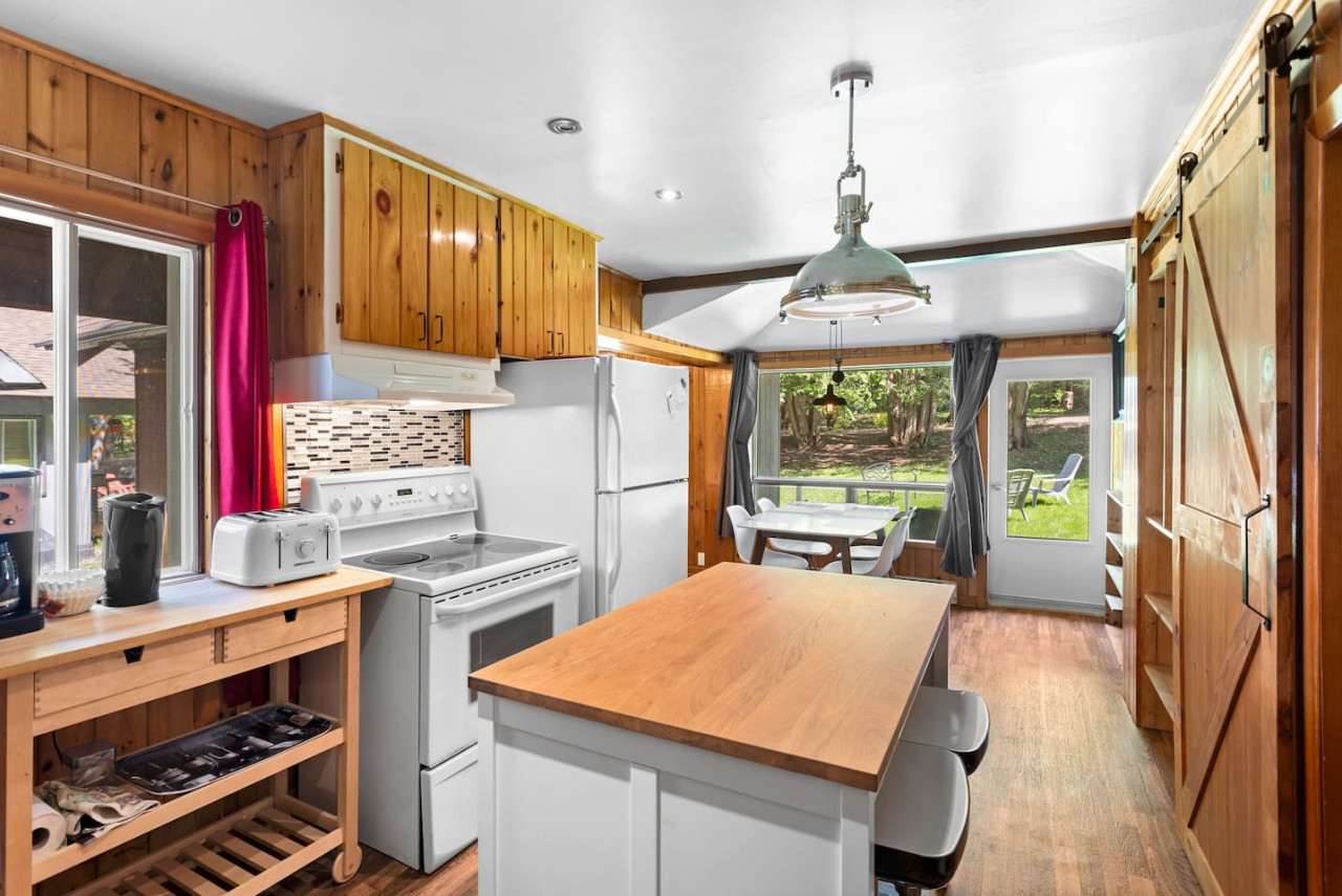 chalet-mon-repos-lac-sarrazin-with-watercrafts/