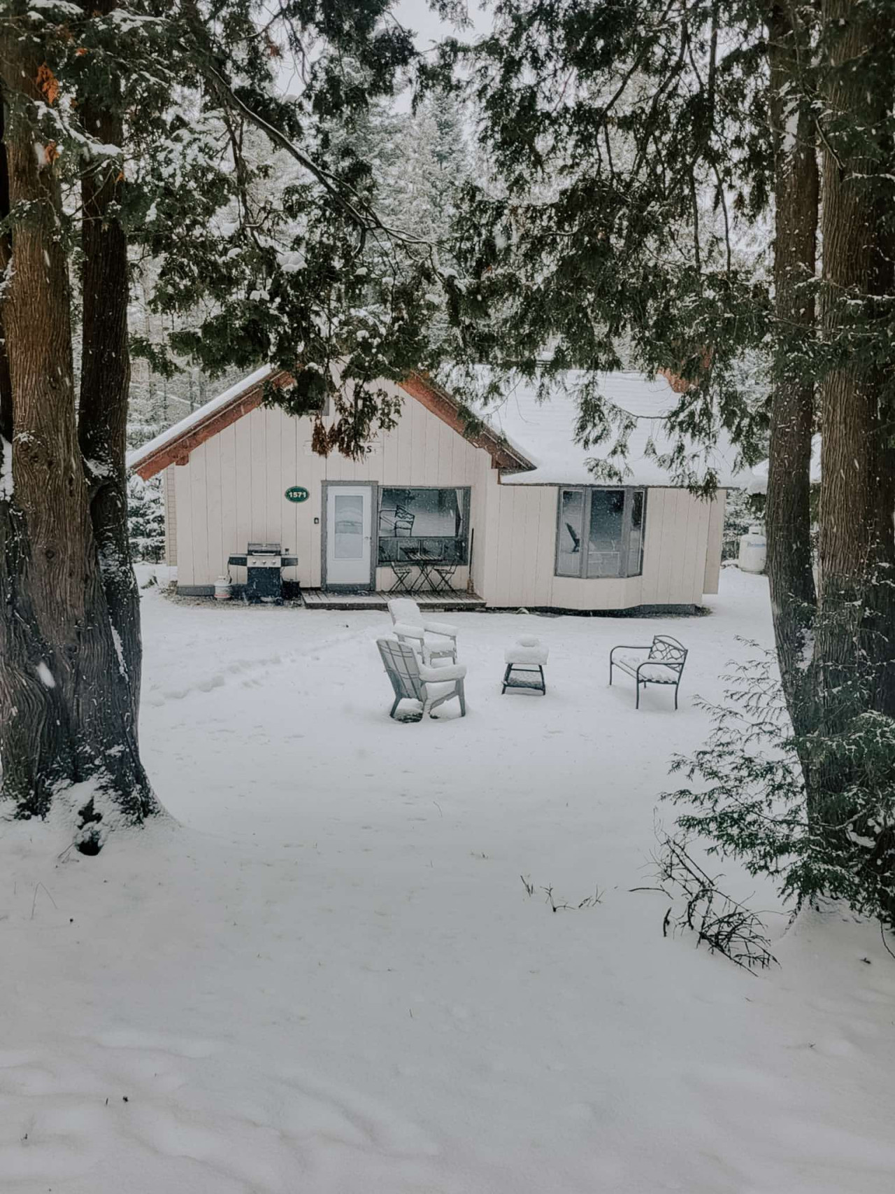 chalet-mon-repos-lac-sarrazin-with-watercrafts/