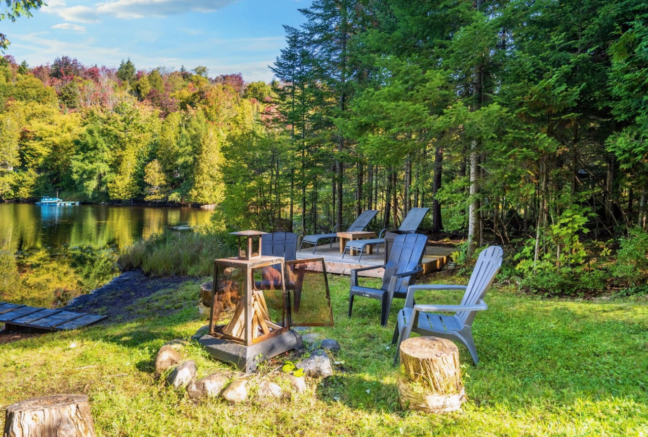 Mountain Cocoon – Private Spa and Waterfront Retreat