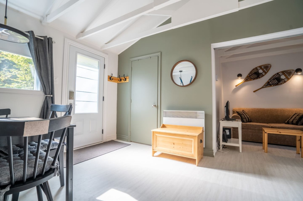 mountain-cocoon-private-spa-and-waterfront-retreat/