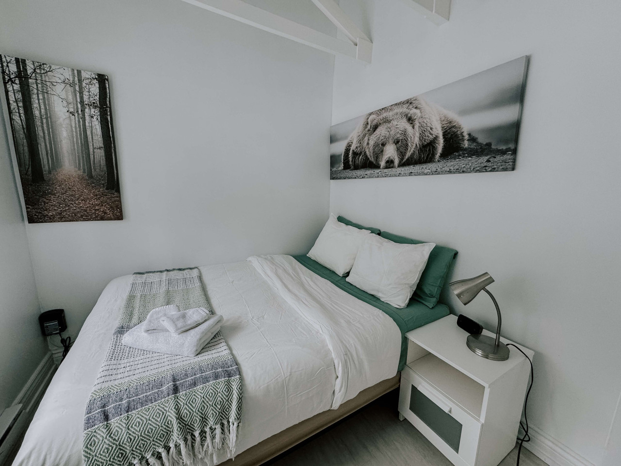 Mountain Cocoon – Private Spa and Waterfront Retreat