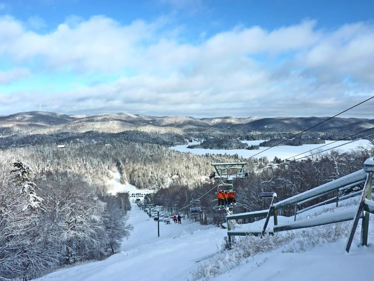 mountain-cocoon-private-spa-and-waterfront-retreat/