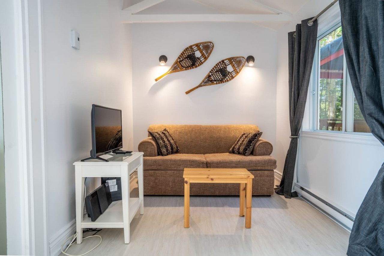 mountain-cocoon-private-spa-and-waterfront-retreat/