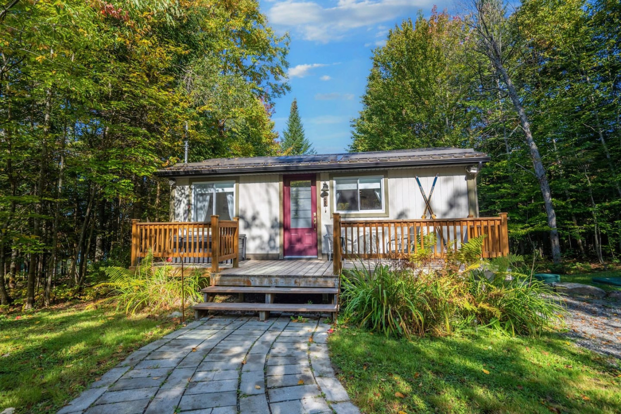 mountain-cocoon-private-spa-and-waterfront-retreat/