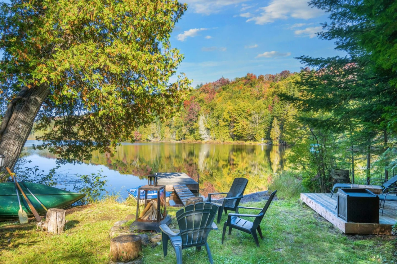Mountain Cocoon – Private Spa and Waterfront Retreat