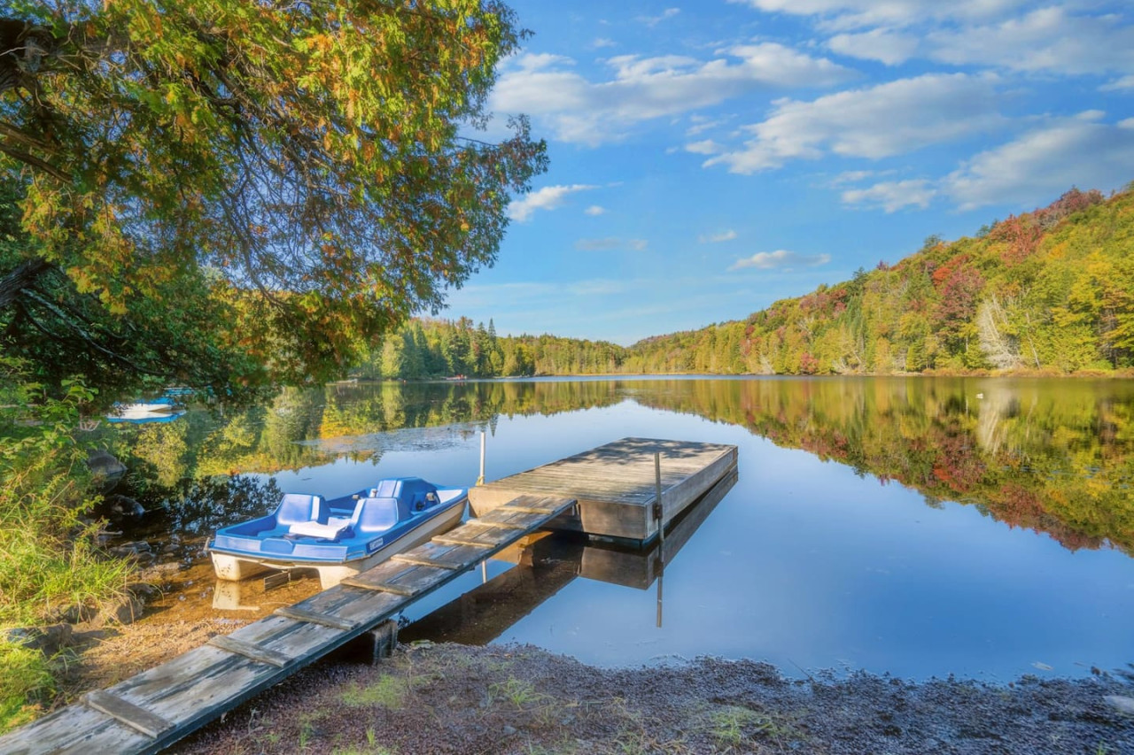 Mountain Cocoon – Private Spa and Waterfront Retreat