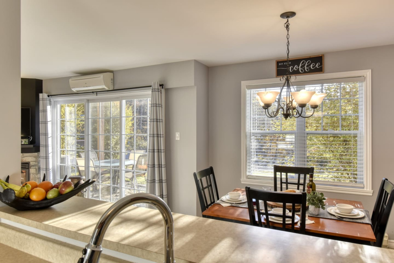 the-panoramic-direct-lake-beach-and-bike-access/