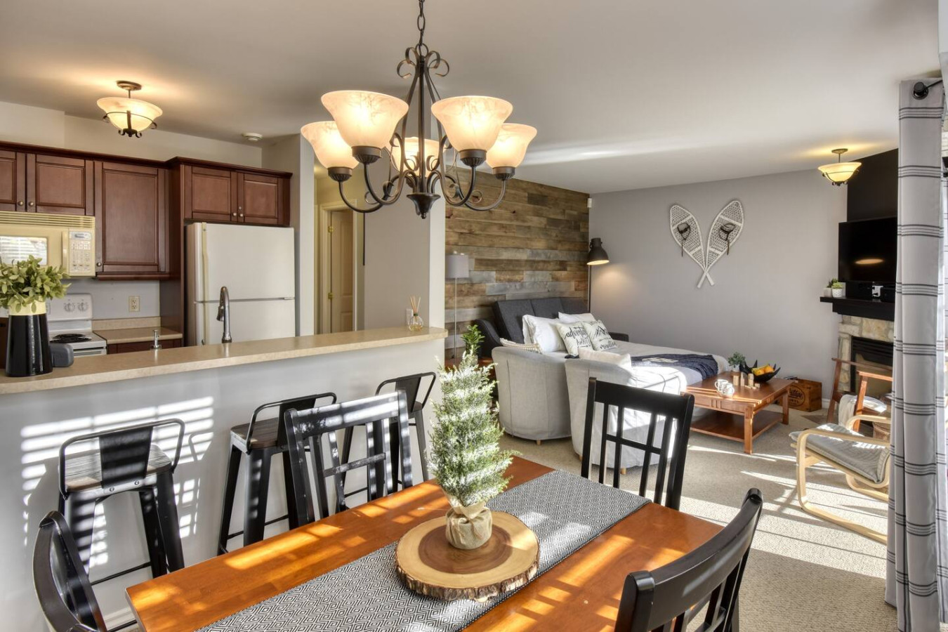 the-panoramic-direct-lake-beach-and-bike-access/