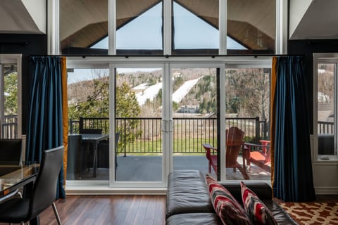 Spacious 3-Bedroom Condo – Ski-In/Ski-Out St-Sauveur